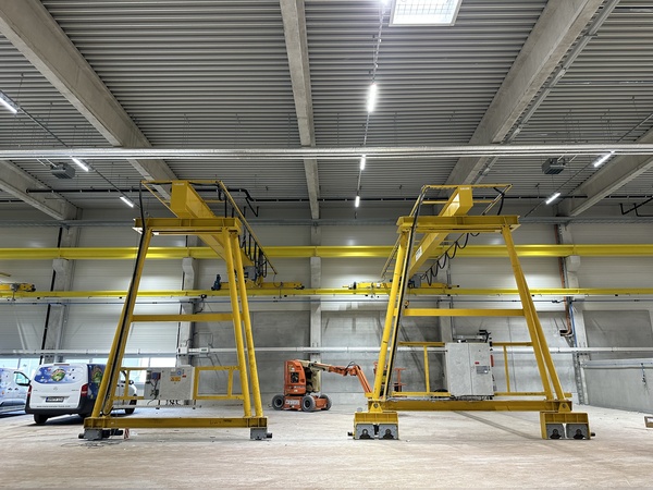 Semi-gantry cranes Semi-gantry cranes