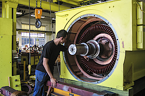 Assembly of a squirrel cage rotor