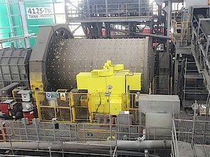 4,160 V motor driving a mill at a Goldmine at 4200 m 4,160 V motor driving a mill at a Goldmine at 4200 m