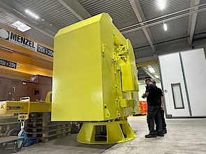 Menzel technicians with IM V1 pump motor in special design