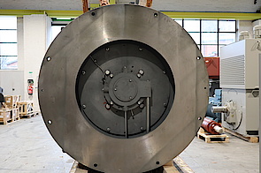 Maßgeschneiderter Adapterflansch für mehrere Befestigungsoptionen und flexiblen Einsatz in Anlagen. 