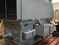 Finaler Check eines umgebauten 3300V IC611 Motors aus Lager Finaler Check eines umgebauten 3300V IC611 Motors aus Lager