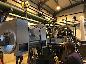 Alignment of the air compressor drive at Cuban oxygen production plant