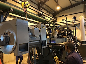 Alignment of the air compressor drive at Cuban oxygen production plant