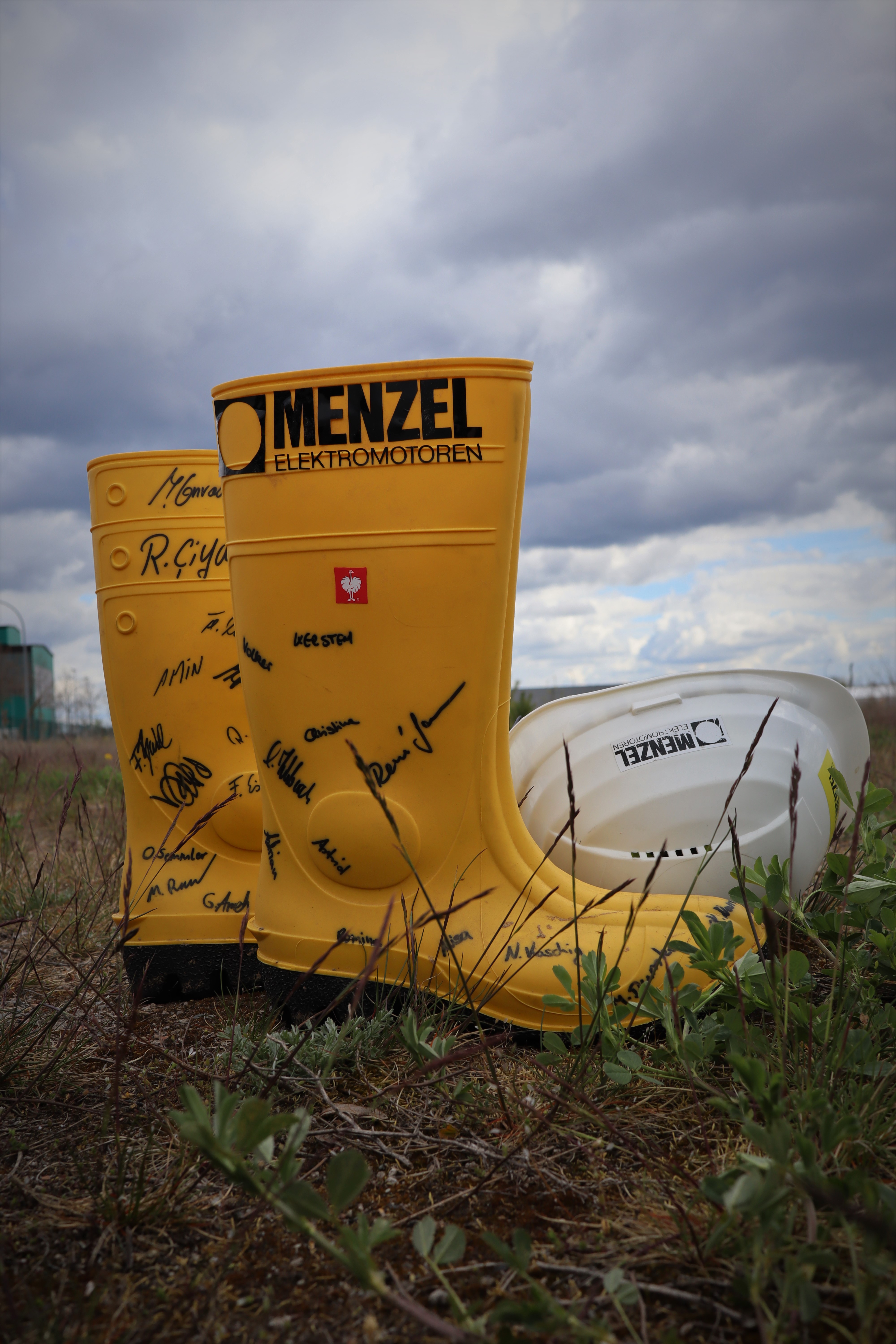 Yellow rain boots with Menzel logo