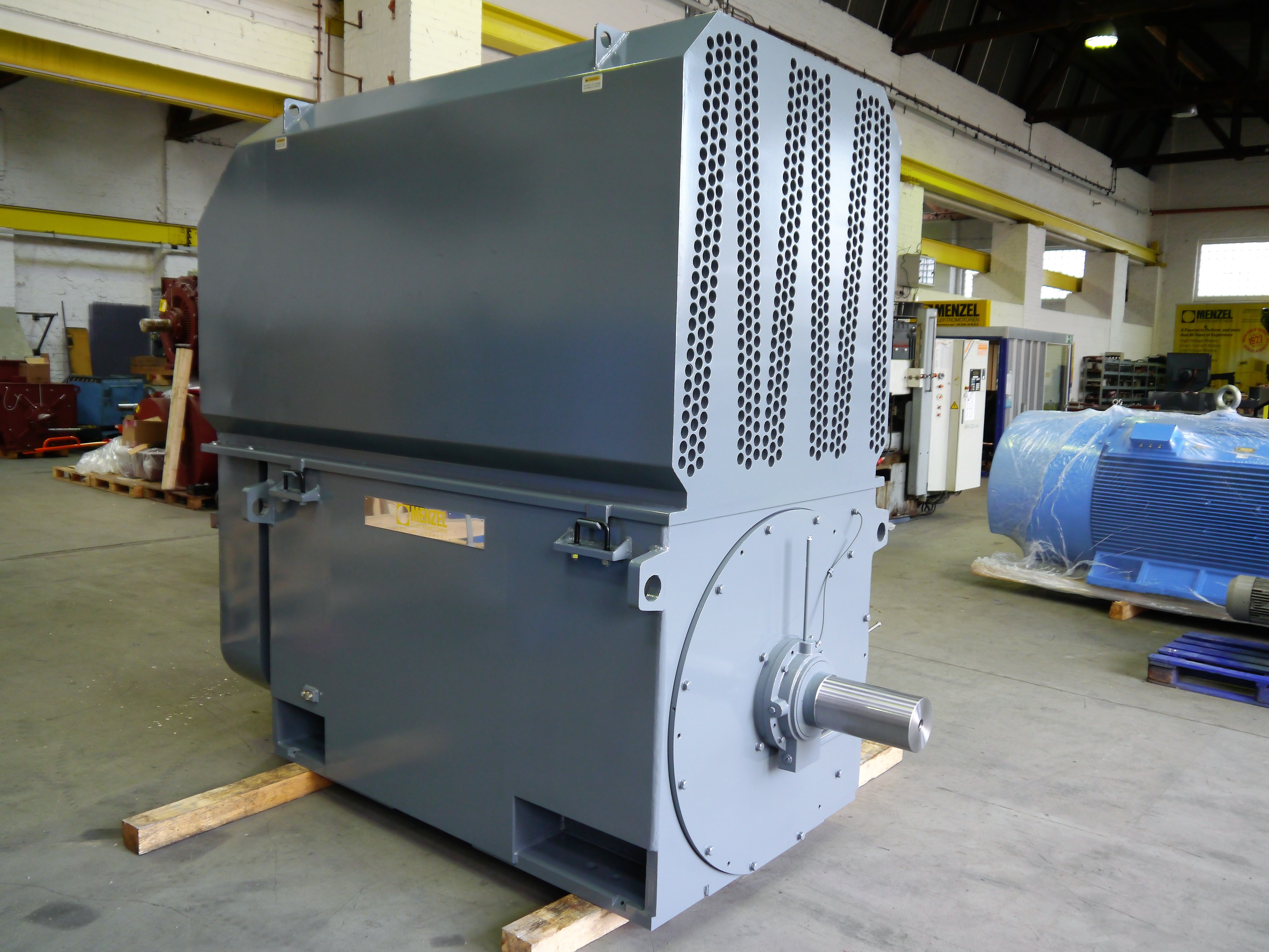 Drive-end of a 1400 kW low-voltage squirrel-cage motor 