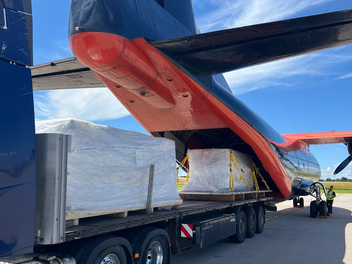 Airplane loading of a 11000V electric motor and its cooler