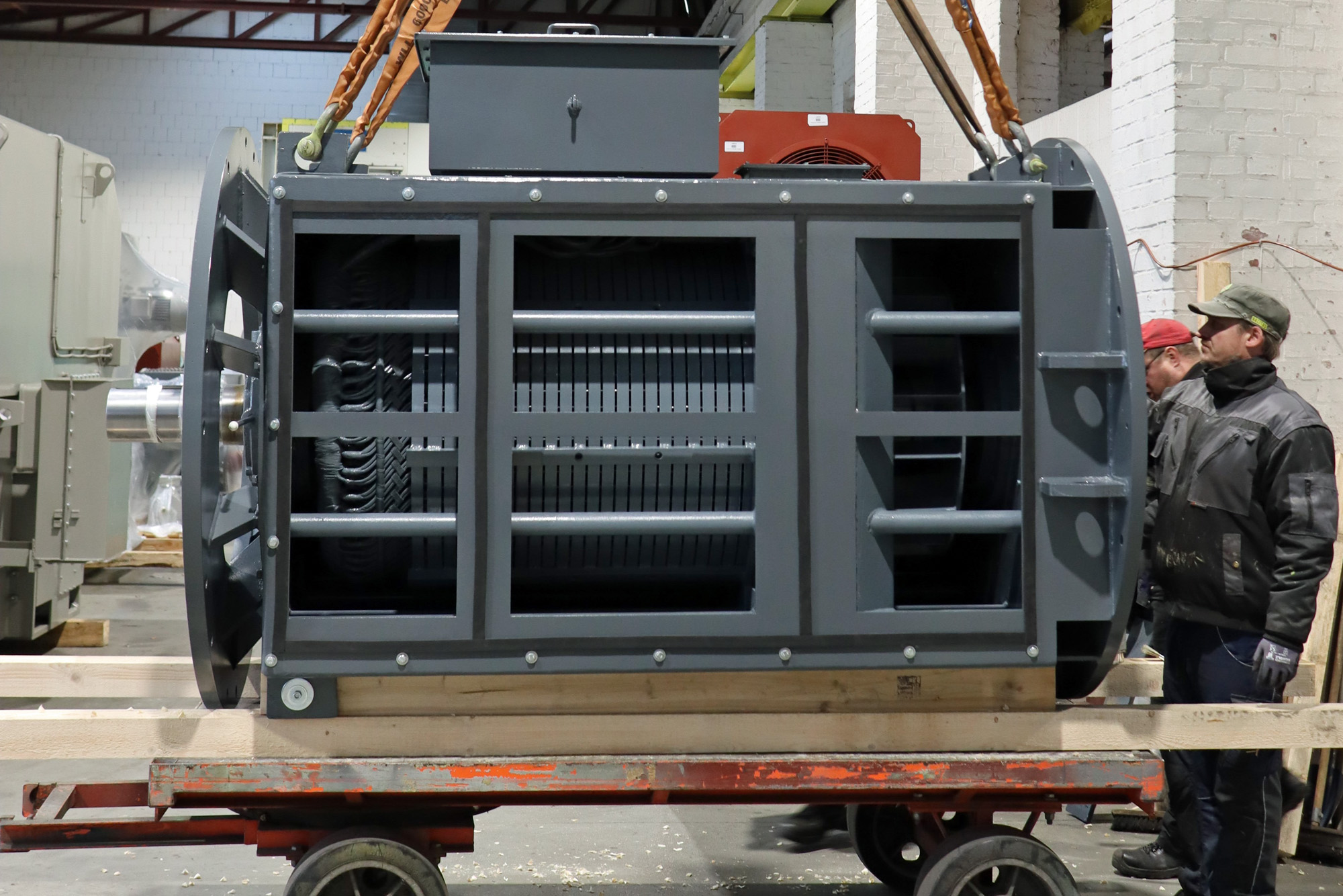 Vorbereitung eines kundenspezifischen 690-V-Motors für Versand an Zuckerwerk