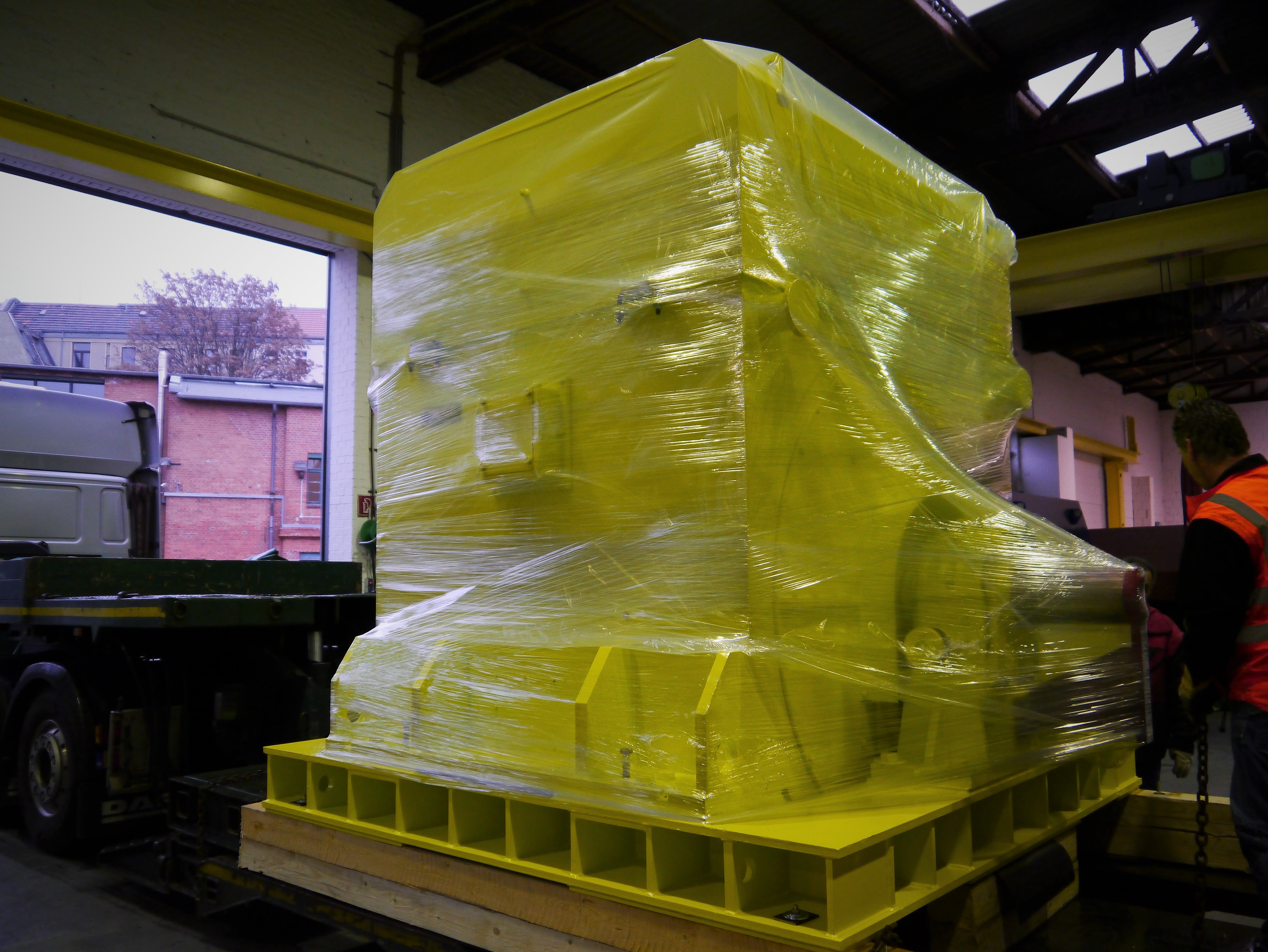 Shipping of a 25 ton fan drive to Italy