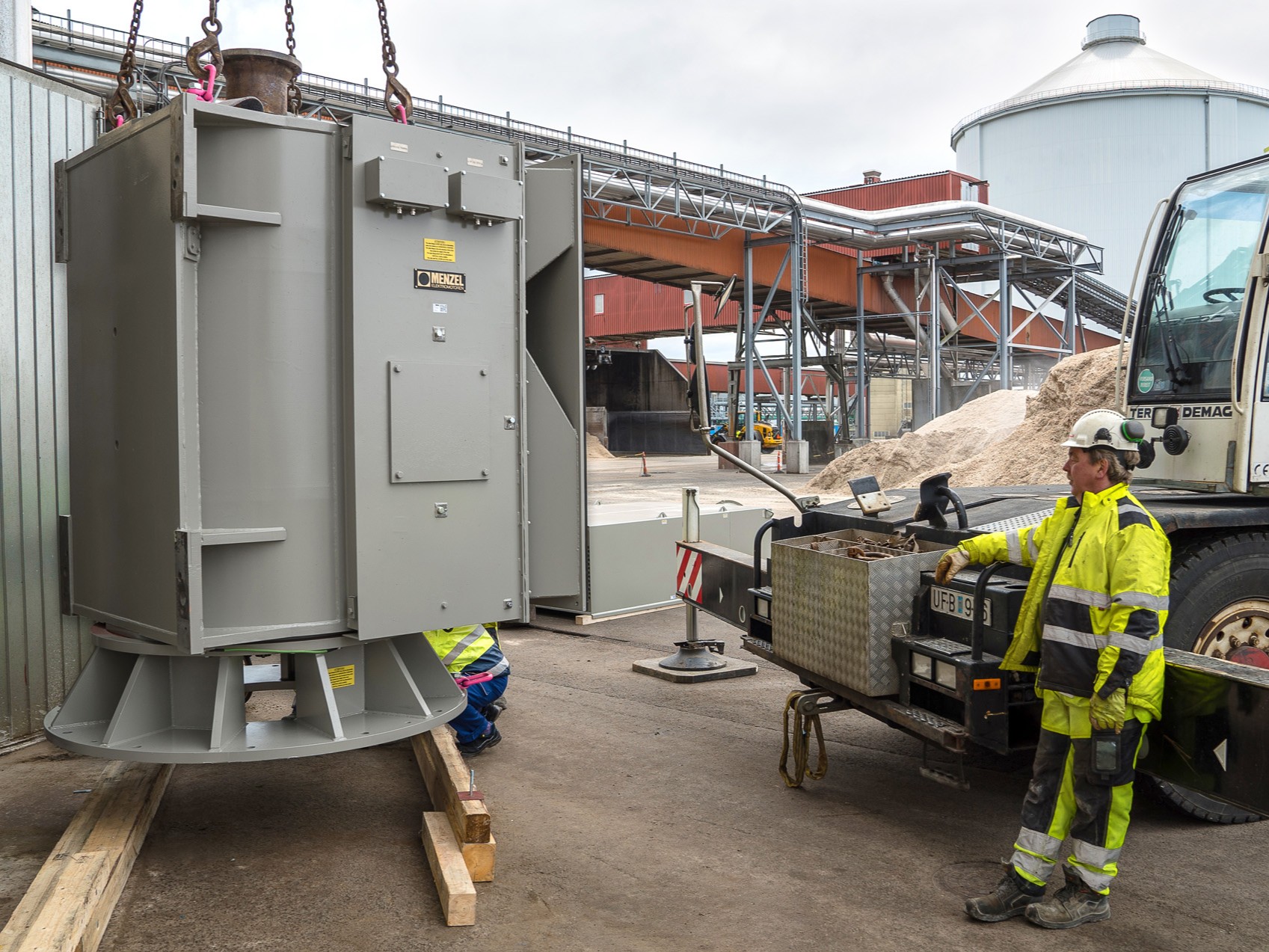 Custom-adapted vertical LV motor to be installed at sugar factory