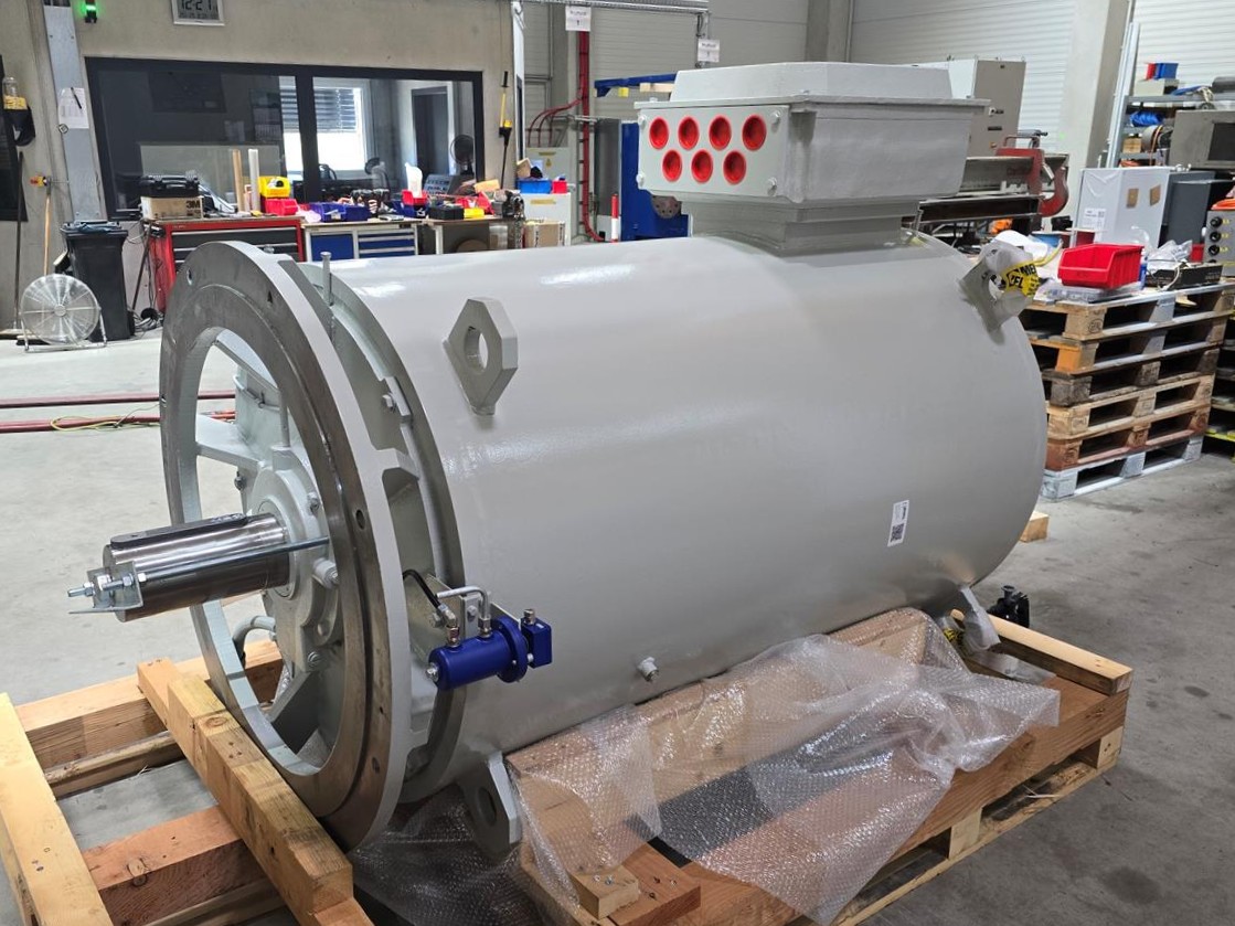 Low voltag water jacked cooled motor drive end