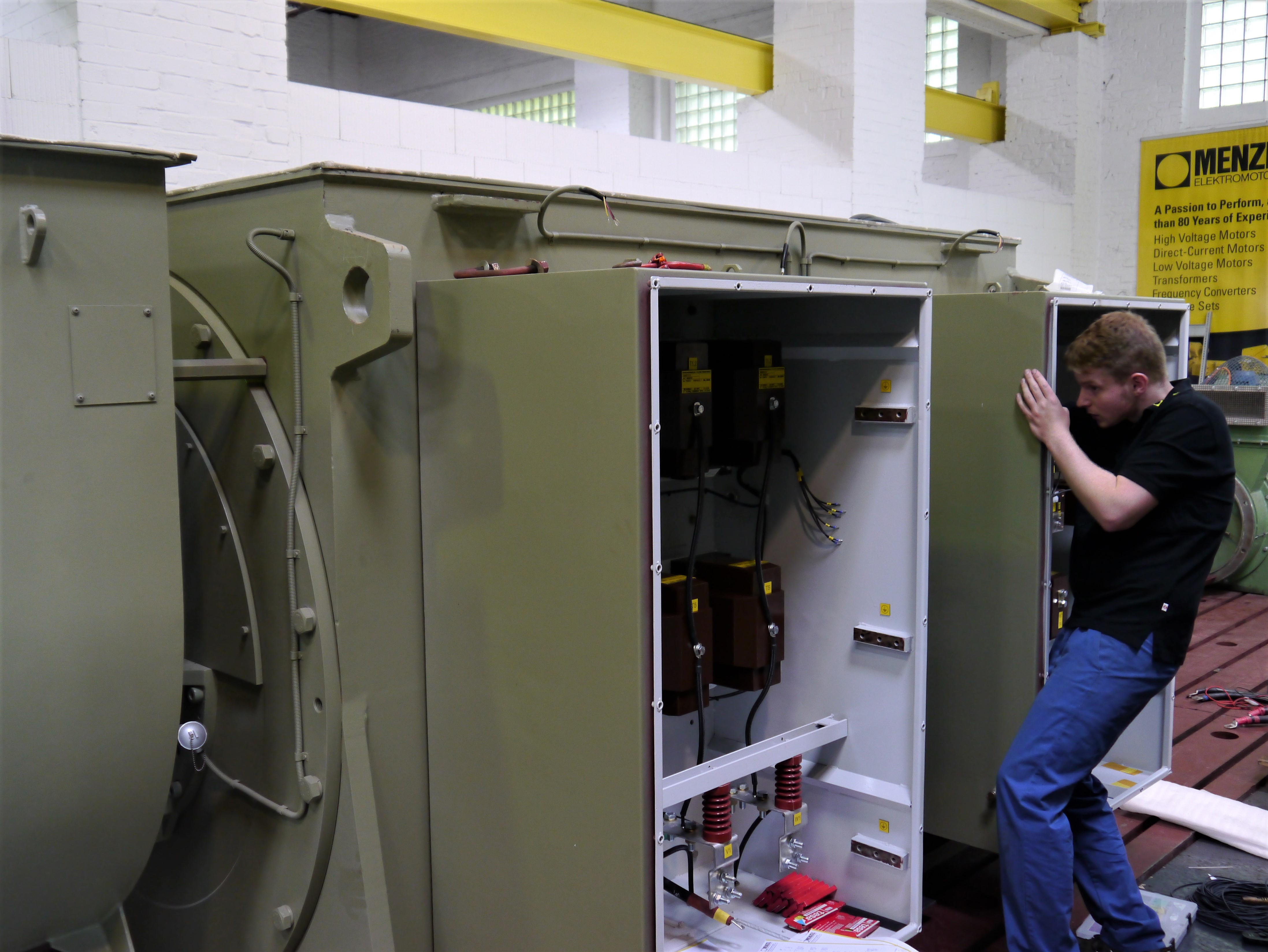 Opened terminal box of a synchronous generator