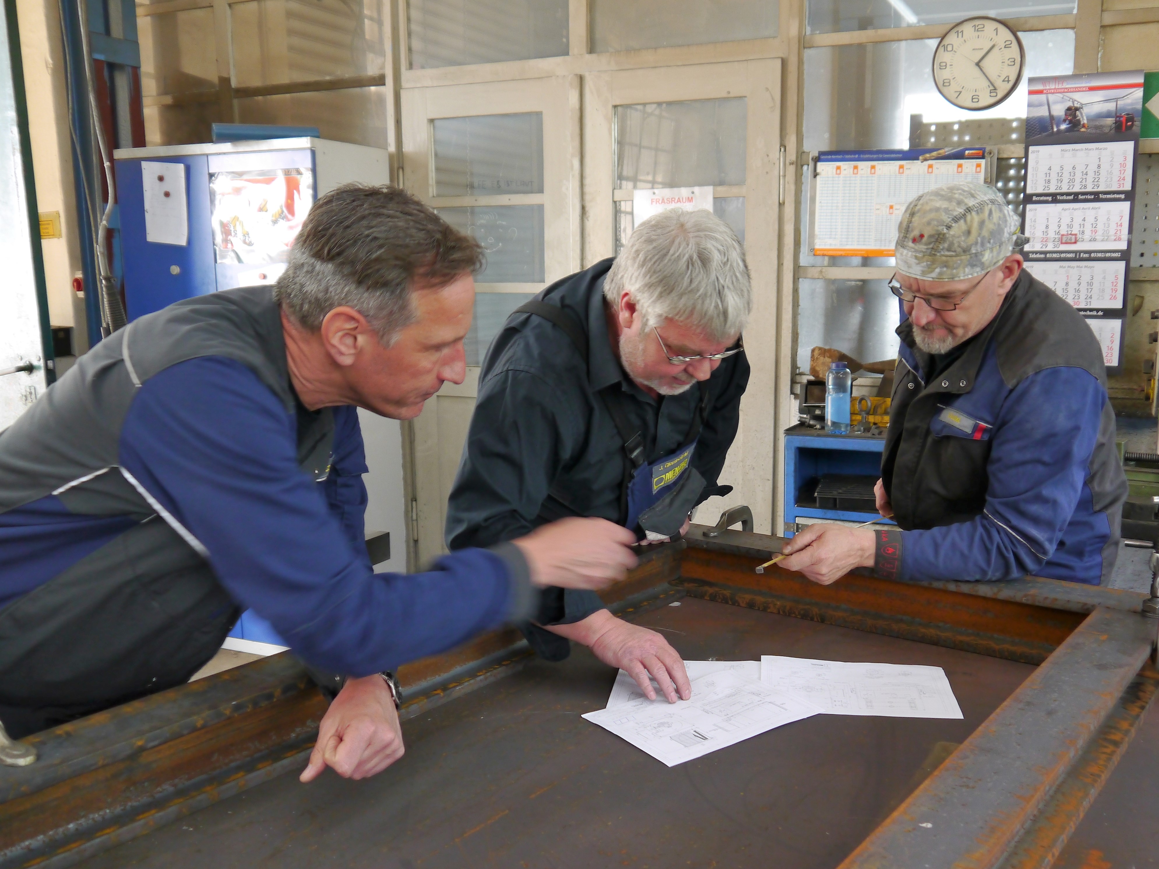 Head of Production Thomas Dobratz at a project meeting with colleagues