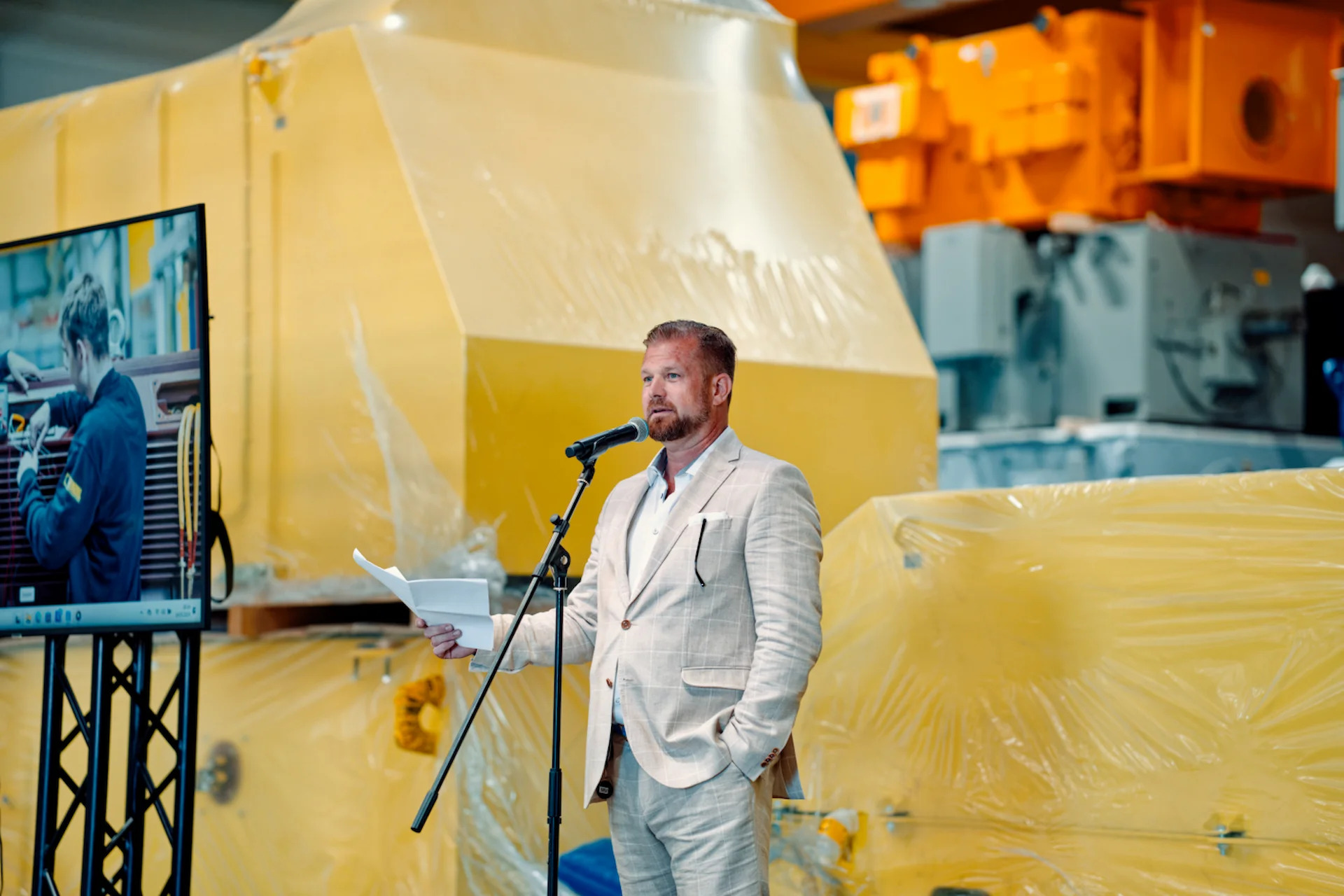 Mathis Menzel opens inauguration ceremony