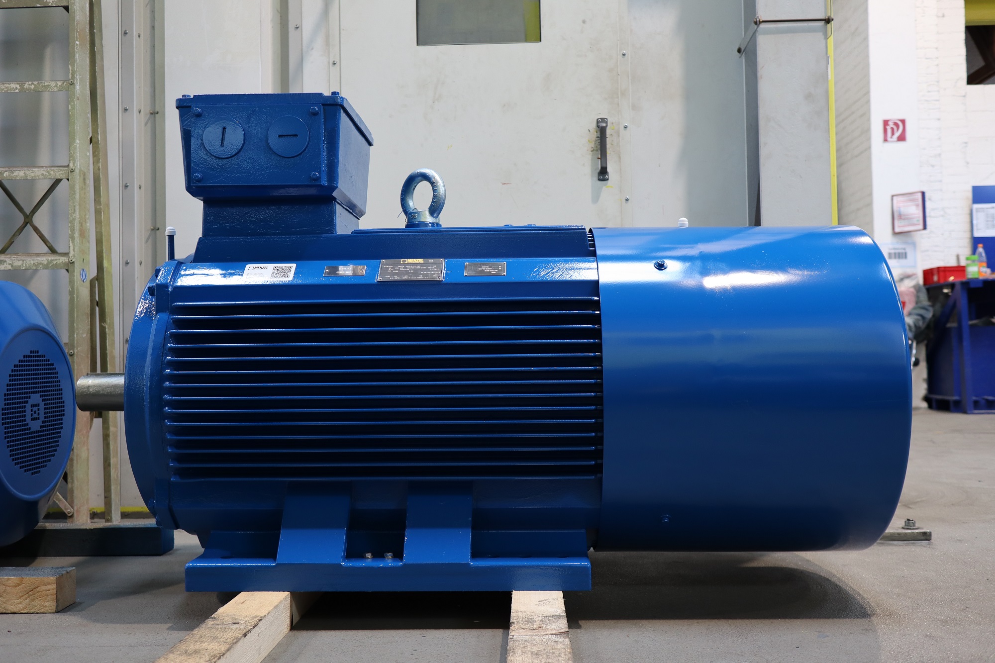 Noise-reduced special design of a 3000 rpm squirrel cage motor